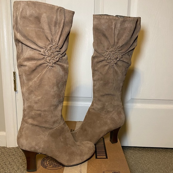 Naturalizer N5 Comfort Boots - Picture 1 of 11